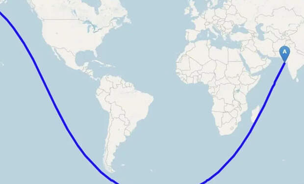 Из Америки в Индию можно проплыть по прямой, но на карте это кривая линия