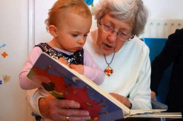 Ученые доказали, что воспитание внуков замедляет старение бабушек и дедушек