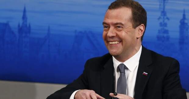 Логвинский: Украина может ставить вопрос о нелегитимности премьер-министра России Russian Prime Minister Medvedev smiles as he attends at the Munich Security Conference in Munich