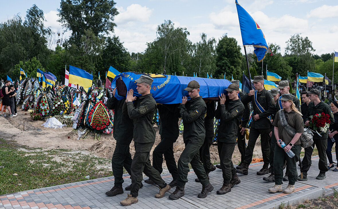 Еще в самом начале, в феврале-марте 2022 года мы писали, что бд будут длится долго. Минимум - 5-7 лет. Думаем, наши "старые" читатели это прекрасно помнят. Тогда было много критики нашей позиции.