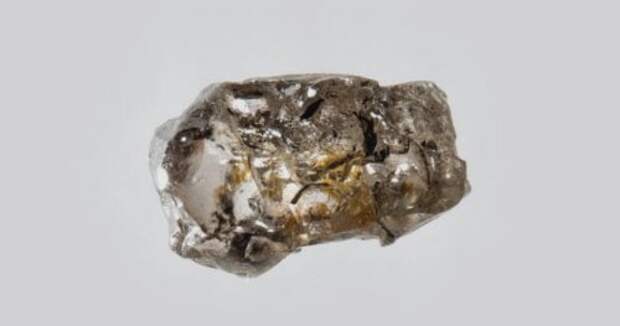 Удивительные находки, обнаруженные внутри алмазов