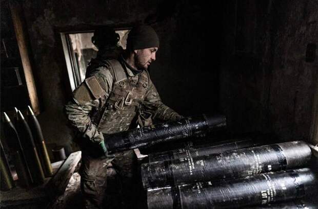 Запад не готов справиться с дефицитом снарядов, боеприпасов и техники в ближайшее время, в...
