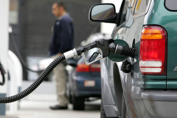 В Астрахани цены на бензин продолжают расти