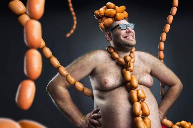 Мужчин измерили в яйцах и колбасе