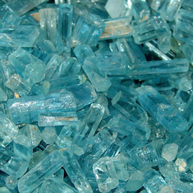 Натуральные кристаллы аквамарина