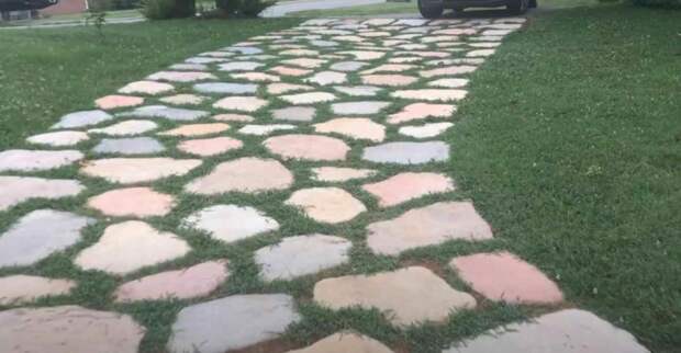 Садовая дорожка из бетона (имитация природного камня)