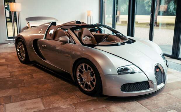 Первый прототип гиперкара Veyron Grand Sport 2008 года выпуска