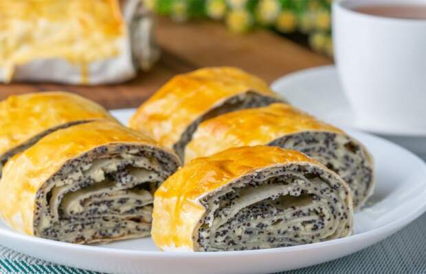 Рулет с творогом и маком