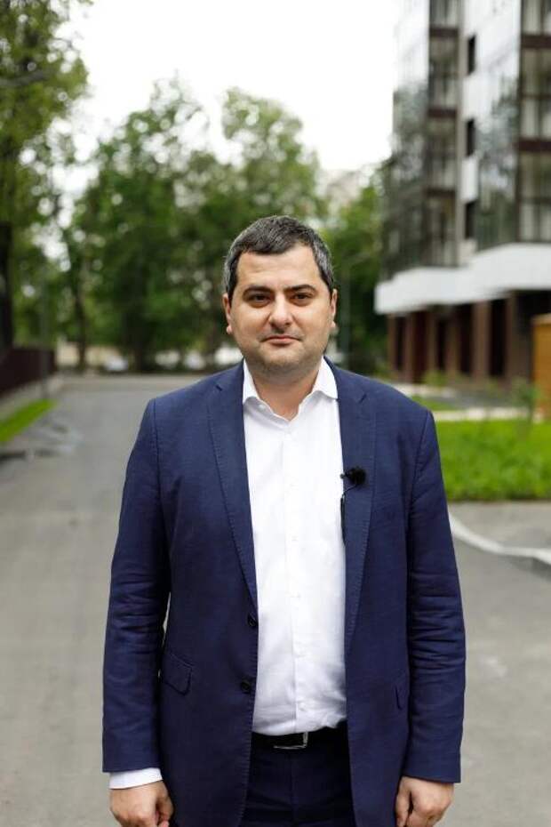 Овчинский: в БЦ у метро "Ленинский проспект" завершены фасадные работы