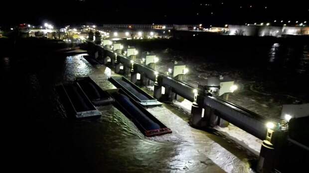 Bridges reopen after 26 barges broke loose and floated down Ohio River, damaging a marina | CNN