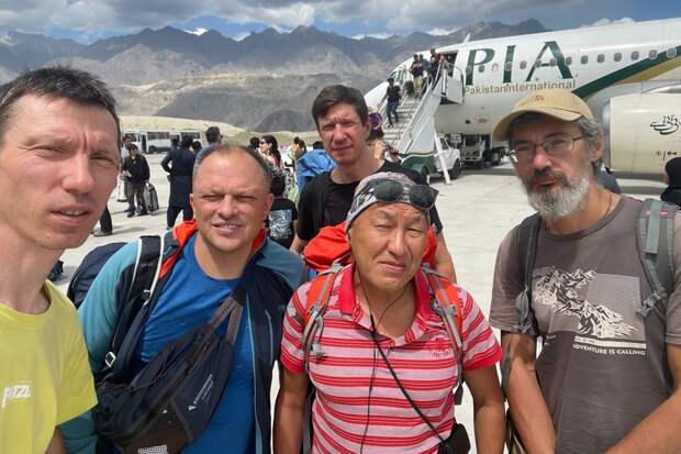 Что известно о российских альпинистах, попавших под сход льда в Пакистане