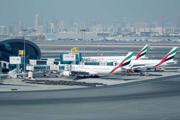 Сотни российских туристов оказались без билетов домой и жилья в Дубае по вине Emirates