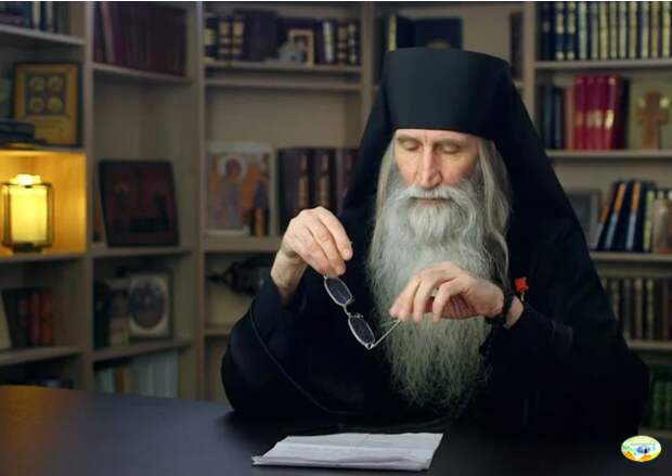 Однажды ему был задан такой вопрос, что не все ведь могут уйти в монастырь….  - И не надо. Монашество - это внутренняя жизнь, прежде всего. Можно быть и не в рясе, но быть внутри монахом. А можно быть в рясе и не быть монахом. Я решился на это после того, как выполнил все обязательства перед семьёй. Близкие поняли и приняли мой выбор. И теперь я - счастливый человек. Во время рукоположения через меня столб благодати прошёл. Уединения пока не получается. Встречаюсь с людьми по благословению Божиему. Пишу песни и исполняю их, когда просят. Иногда пишу музыку на чужие стихи.