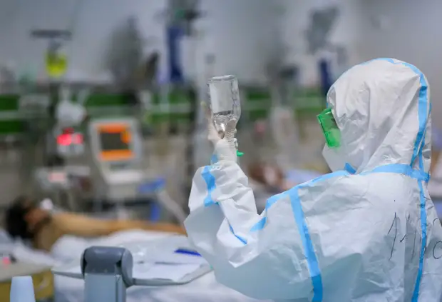 В Роспотребнадзоре усомнились в силе штамма коронавируса ХЕ