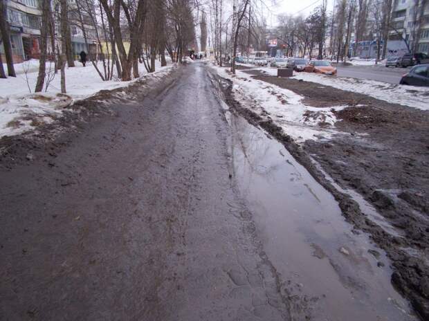 В Саратове планируют отремонтировать тротуары на 155 участках дорог