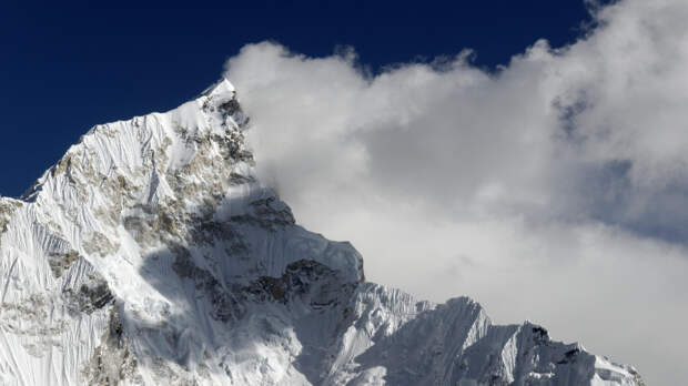 Непальский альпинист покорил Эверест четыре раза за две недели
