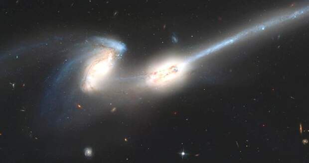 Взаимодействующие галактики NGC 4676, или «Мышки». Фото: NASA, Hubble Space Telescope, Advanced Camera for Surveys