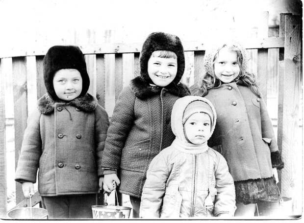 Зимняя одежда советских детей не отличалась разнообразием / Фото: av-seliverstov.livejournal.com