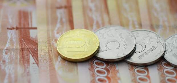 Рубль явно выделяется