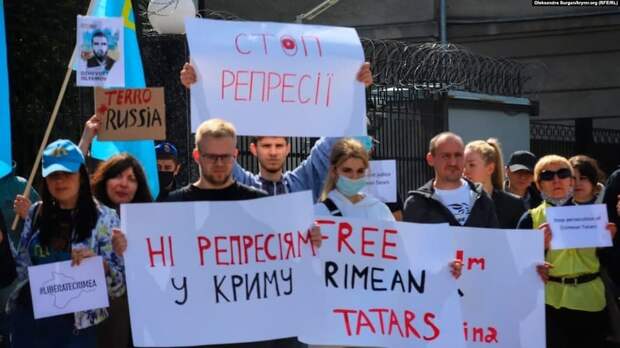 Под посольством РФ собрались экстремисты. Чубаров угрожает уничтожить Россию