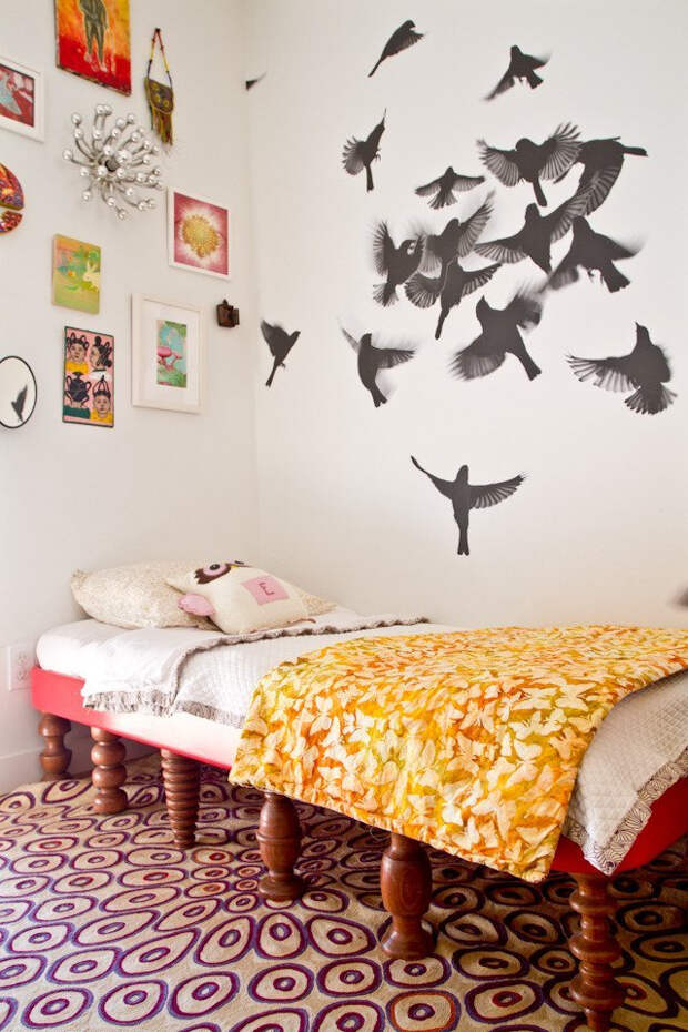 Интерьерная наклейка: стая птиц на стене