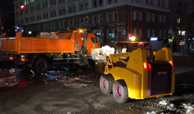 Автомобилистов попросили не парковать машины вдоль четырёх улиц Владивостока ночью