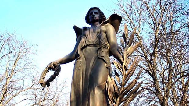 Картинки по запросу монумента «Ангел мира» венгрия