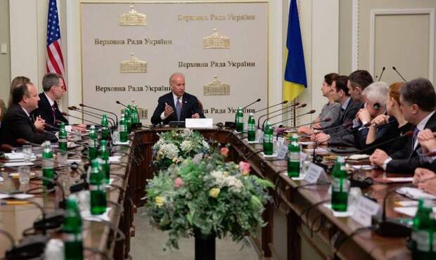 Киев надеется на «принуждение к миру» в Донбассе через Карабах