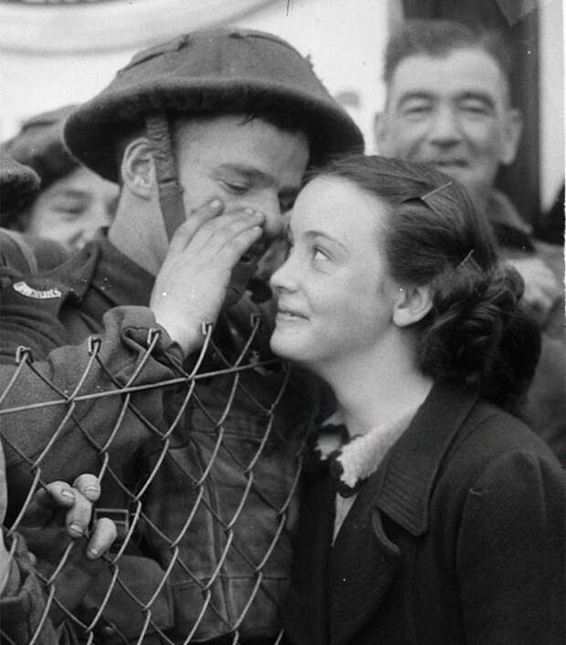 20 фотографий, наполненных любовью во время войны
