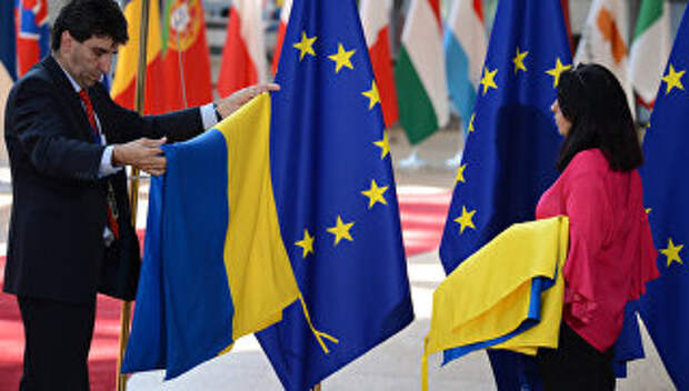 Флаги ЕС и Украины в Брюсселе. Архивное фото