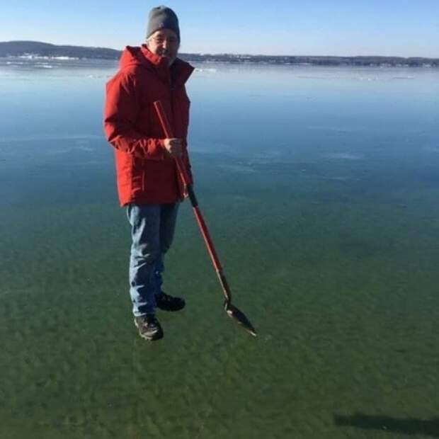 Удивительный совершенно прозрачный лед с Великих озёр