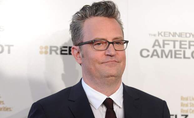 Звезда "Друзей" Мэттью Перри расстался с невестой и спровоцировал слухи о новом романе