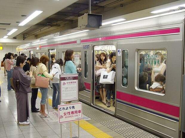 вагоны метро для женщин