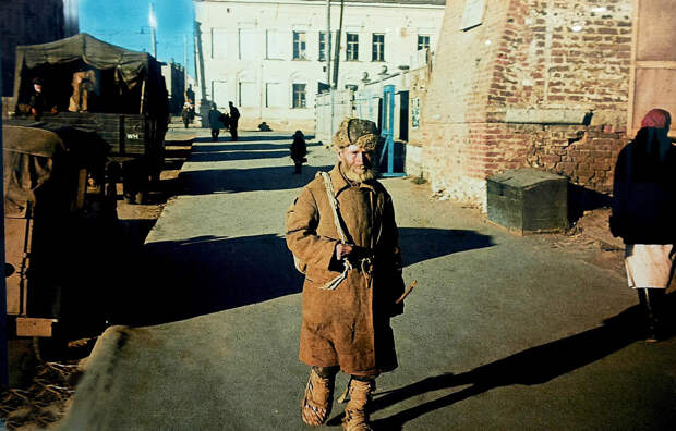 1941. Смоленский крестьянин на площади Смирнова