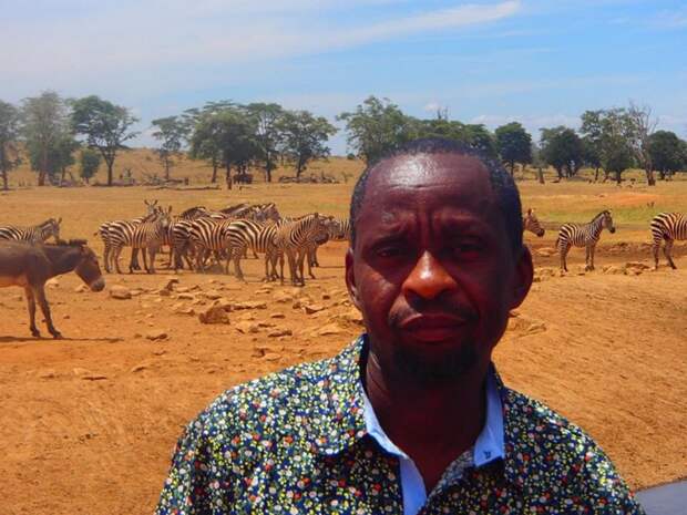 Без него они умрут: кениец каждый день возит воду изнывающим от жажды диким животным