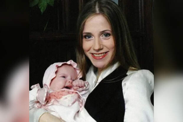 Телеведущая Юлия Барановская опубликовала архивное фото с дочерью от Аршавина