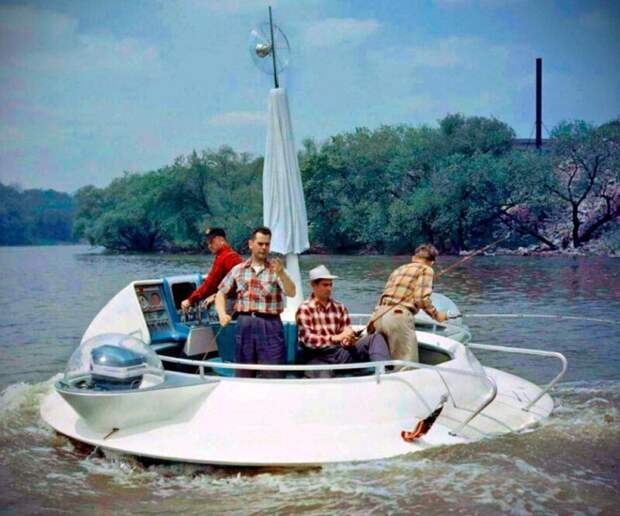 Модерновая лодка для рыбалки. 1957 год