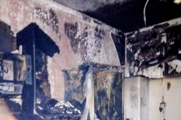 В Ростове вспыхнувший холодильник сжег кухню в квартире многоэтажки