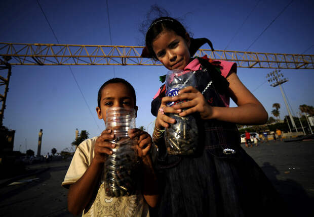 Ливийские дети собирают гильзы от патронов Дети Мира, подборка, подборка фото, фото