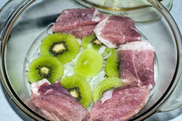 Киви сделает мясо менее острым. / Фото: pulse.mail.ru Киви сделает мясо менее острым. / Фото: pulse.mail.ru