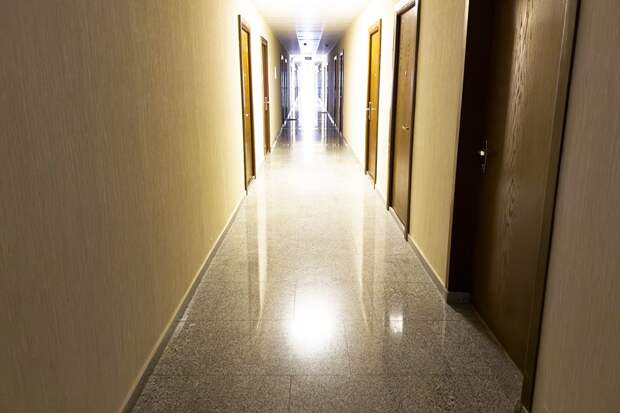 ТАСС: В РФ отели попросили не размещать туристов из Китая на четвертых этажах