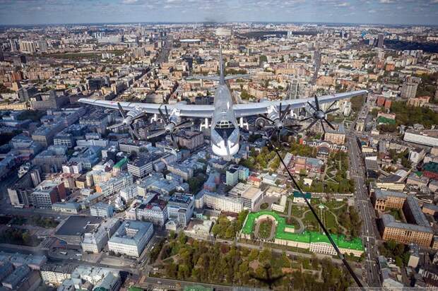 Москва из кабины самолета Ил-78 авиатехника, авиация, москва