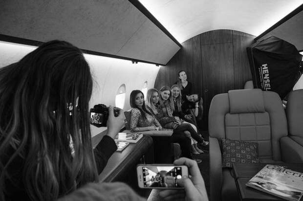 На борту вам сделают фото, какие душе угодно: от постановочных до "непринужденных" Instagram, красивая жизнь, показуха, роскошь, самолет, соцсети, фото, частный самолет