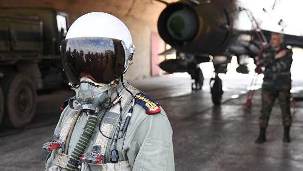 Пилот сирийских военно-воздушных сил на аэродроме Шайрат. Апрель 2017