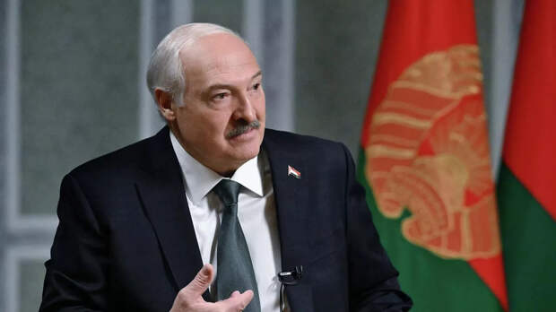 Лукашенко поздравил Путина с Днем Победы