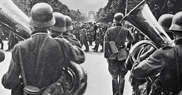 Парад немецких войск в Париже в 1940 году. Из коллекции Н. Тагрина.
