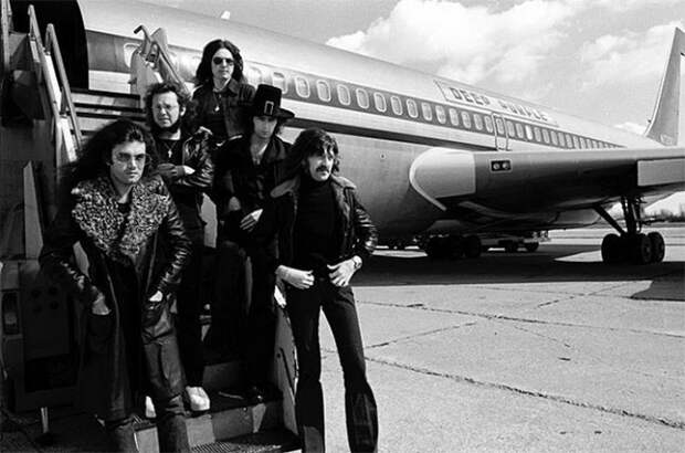 24. Группа Deep Purple у трапа своего персонального лайнера гастроли, транспорт