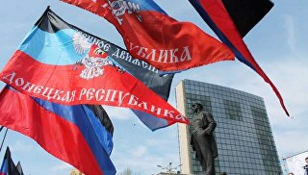 Флаги ДНР в Донецке
