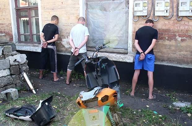 Украинские спецслужбы шантажом и угрозами создали банду, которая целый год устраивала взрывы Фото: скрин с видео
