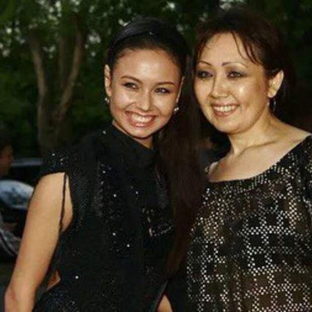 Ляйсан Утяшева заговорила о маме в годовщину её смерти